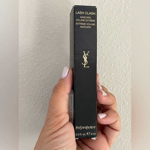 Yves Saint Laurent • Lash Clash Extreme Volume Mascara • Black - Picture 10 of 13